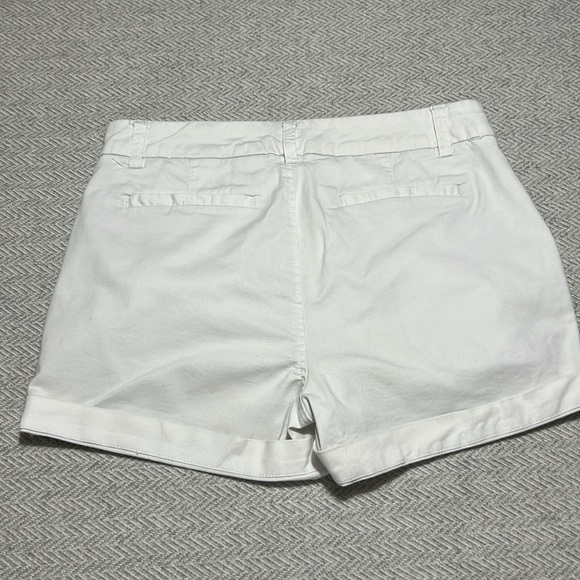 Saks Fifth Ave White Women's Shorts. Size 2 - Picture 2 of 10
